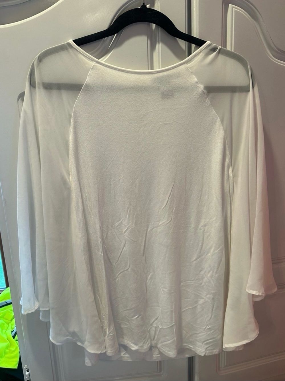 Kate & Mallory White Flowy Bell Sleeve Blouse Top XS